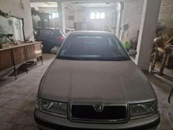 Grigio Usata 2001 Skoda Octavia Ambiente Tre volumi | 2500 €