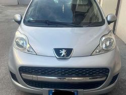 Argento Usata 2010 Peugeot 107 Active Due volumi | 3600 € (Buon prezzo)