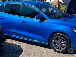 Nero Usata 2023 Ford Focus ST-Line Tre volumi | 23.000 € (Cara)