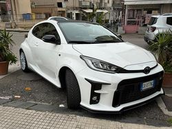 Bianco Usata 2020 Toyota Yaris Tre volumi | 37.000 € (Buon prezzo)