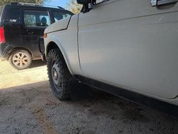 Bianco Usata 2000 Lada niva SUV | 2500 € (Ottimo prezzo)