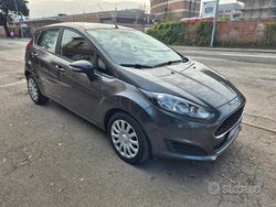 Grigio Usata 2017 Ford Fiesta Tre volumi | 7500 € (Buon prezzo)