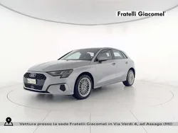 Argento floreale metallizzato Usata 2024 Audi A3 Sportback Advanced Tre volumi | 28.200 € (Super prezzo)