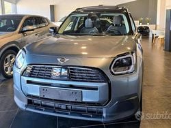 Verde Usata 2024 Mini Cooper D Countryman Favoured SUV | 46.900 €