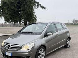 Beige Usata 2005 Mercedes B200 Monovolume | 4000 € (Buon prezzo)
