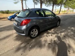 Usata 2008 Peugeot 207 Tre volumi | 2000 €