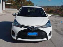 Bianco Usata 2016 Toyota Yaris Cool Tre volumi | 7500 € (Buon prezzo)