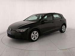 Deep black perlato Usata 2021 VW Golf VIII Life Tre volumi | 19.900 € (Buon prezzo)