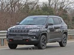 Grigio Usata 2022 Jeep Compass Trailhawk SUV | 21.650 € (Buon prezzo)