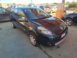 Nero Usata 2011 Renault Clio II Luxe Tre volumi | 2110 € (Super prezzo)