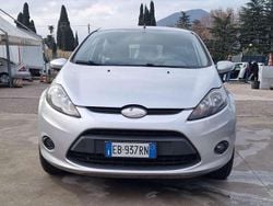 Grigio Usata 2010 Ford Fiesta Titanium Tre volumi | 1290 € (Super prezzo)