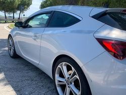 Usata 2012 Opel Astra GTC Coupé | 4999 € (Buon prezzo)