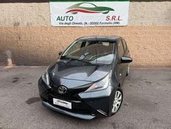 Grigio Usata 2015 Toyota Aygo Cool Due volumi | 7490 € (Buon prezzo)