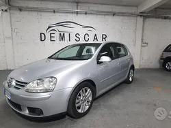 Argento Usata 2006 VW Golf V Sportline Tre volumi | 2900 € (Buon prezzo)