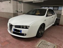 Bianco Usata 2010 Alfa Romeo 159 Tre volumi | 5800 € (Molto cara)