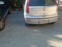 Grigio Usata 2009 Fiat Punto Due volumi | 1500 € (Buon prezzo)