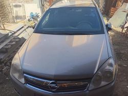 Grigio Usata 2008 Opel Astra Tre volumi | 2000 € (Buon prezzo)