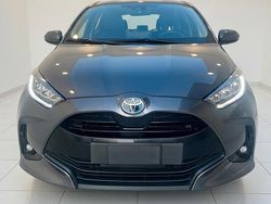 Grigio Usata 2022 Toyota Yaris Hybrid Style Tre volumi | 15.999 € (Buon prezzo)