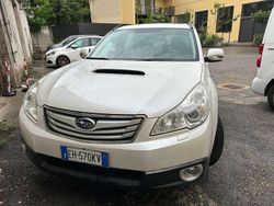 Bianco Usata 2011 Subaru Outback SUV | 11.000 € (Molto cara)