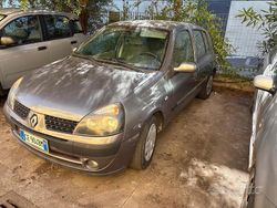 Grigio Usata 2004 Renault Clio II Initiale Tre volumi | 1400 €