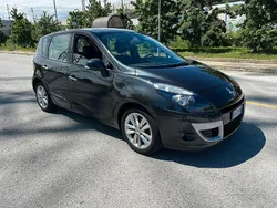 Grigio Usata 2010 Renault Scénic III Luxe Monovolume | 4900 € (Buon prezzo)