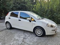 Usata 2016 Fiat Punto Lounge Tre volumi | 3950 € (Buon prezzo)