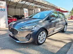 Grigio Usata 2022 Ford Fiesta Titanium Due volumi | 14.490 € (Buon prezzo)