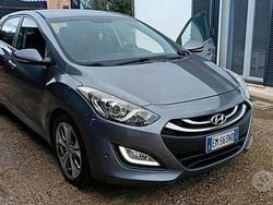 Grigio Usata 2012 Hyundai i30 Tre volumi | 6000 € (Cara)