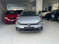 Grigio metallizzato Usata 2023 VW Polo Style Tre volumi | 19.300 € (Buon prezzo)