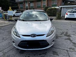 Grigio Usata 2012 Ford Fiesta Tre volumi | 3500 € (Buon prezzo)