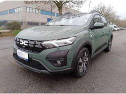 Verde Nuova 2025 Dacia Sandero Expression Due volumi | 18.490 € (Cara)
