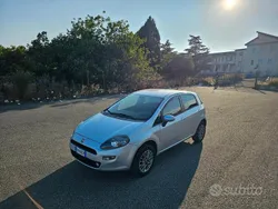 Grigio Usata 2012 Fiat Punto Lounge Due volumi | 3999 € (Buon prezzo)