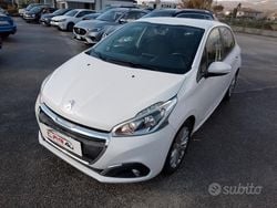 Bianco Usata 2017 Peugeot 208 Allure Due volumi | 6700 € (Buon prezzo)