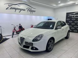 Bianco Usata 2015 Alfa Romeo Giulietta Distinctive Tre volumi | 6999 € (Ottimo prezzo)