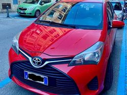 Rosso Usata 2015 Toyota Yaris Active Due volumi | 10.500 € (Buon prezzo)