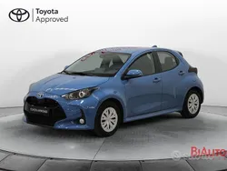 Blu Usata 2021 Toyota Yaris Hybrid Active Tre volumi | 15.900 € (Ottimo prezzo)