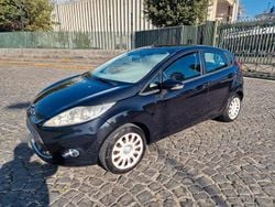 Nero Usata 2010 Ford Fiesta Titanium Tre volumi | 2799 € (Buon prezzo)
