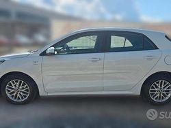 Bianco Usata 2018 Kia Rio Tre volumi | 8500 € (Buon prezzo)
