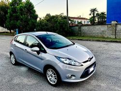 Argento Usata 2013 Ford Fiesta Due volumi | 4400 € (Buon prezzo)