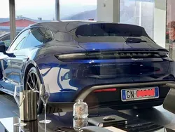 Usata 2023 Porsche Taycan Performance Package Tre volumi | 84.900 € (Molto cara)
