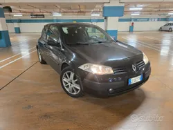Usata 2005 Renault Mégane II Tre volumi | 2300 € (Ottimo prezzo)
