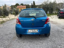 Usata 2011 Toyota Yaris Due volumi | 4990 € (Buon prezzo)
