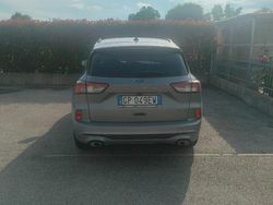 Grigio Usata 2023 Ford Kuga SUV | 28.000 € (Cara)