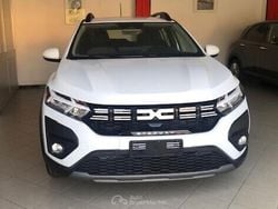 Bianco Nuova 2025 Dacia Sandero Expression Tre volumi | 18.100 € (Cara)