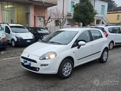 Bianco Usata 2015 Fiat Punto Lounge Tre volumi | 5500 € (Buon prezzo)