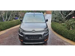Grigio(met.) Usata 2023 Citroën Berlingo XTR Monovolume | 24.990 € (Cara)