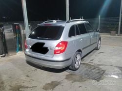 Grigio Usata 2011 Skoda Fabia Station wagon | 2500 € (Buon prezzo)