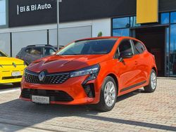 Orange valencia Nuova 2025 Renault Clio V SE Tre volumi | 14.900 € (Ottimo prezzo)