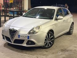 Grigio Usata 2011 Alfa Romeo Giulietta Tre volumi | 5399 € (Ottimo prezzo)