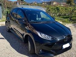 Usata 2024 Toyota Yaris Hybrid Lounge Tre volumi | 23.000 € (Ottimo prezzo)